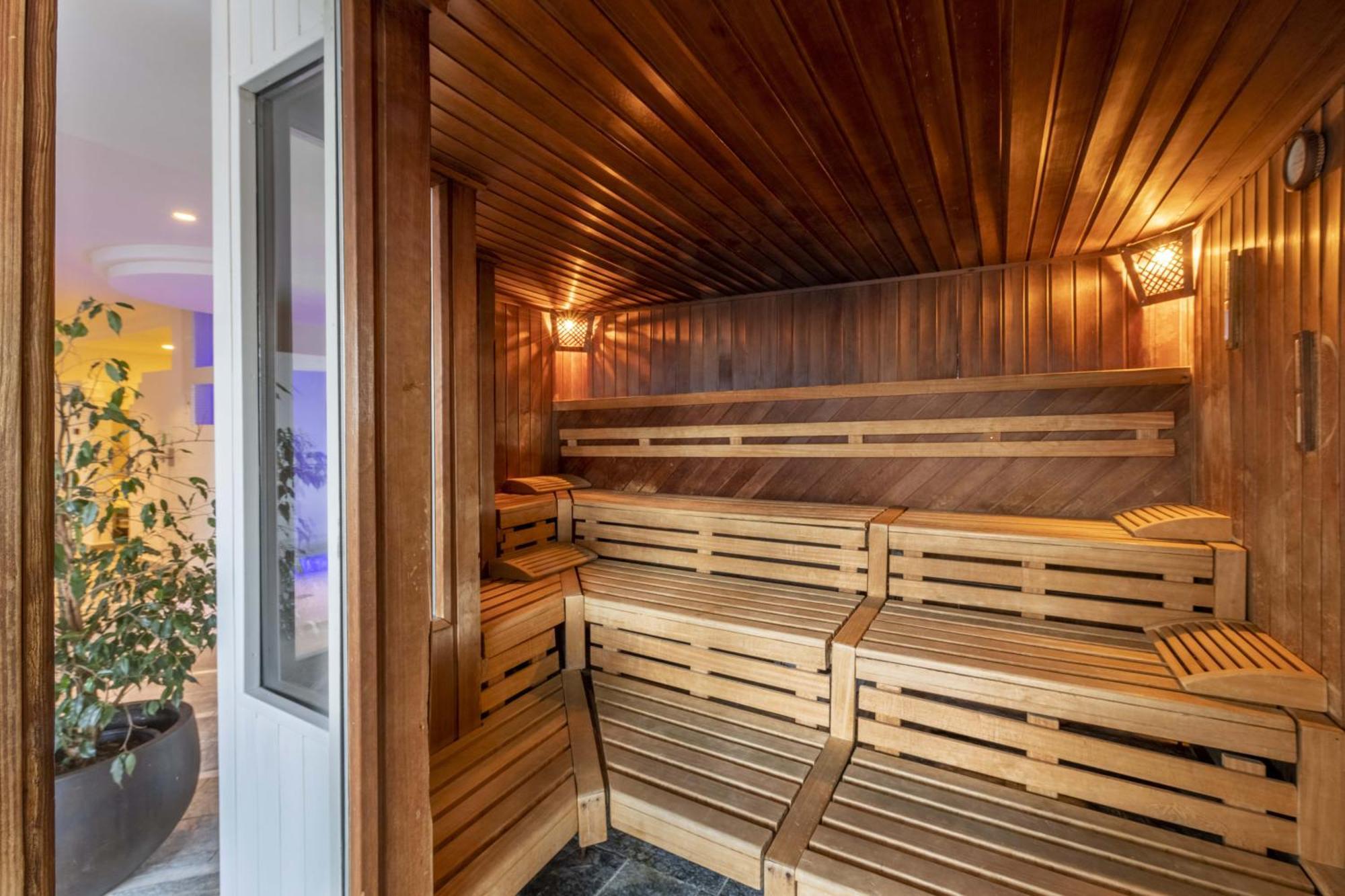 Ferien & Wellnesshotel Windschar Brunico Exterior photo